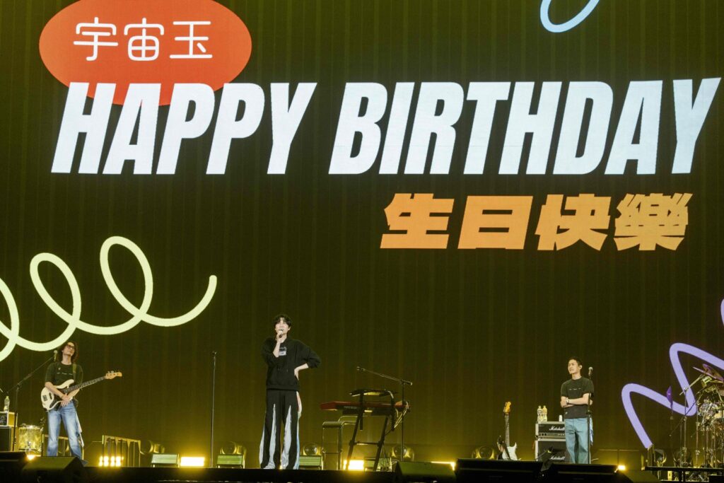 宇宙人吃湯圓慶功迎冬至　萬人慶生小玉好感動