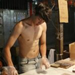 昔自爆「一週3天月賺40萬」 東湖市場天菜「涼糕哥」被爆欠債不還!反問:有人補給我?