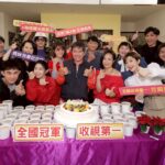 《豆腐媽媽》首播稱霸全台！平均3.13奪冠　演員群棚內嗨吃豆花慶功
