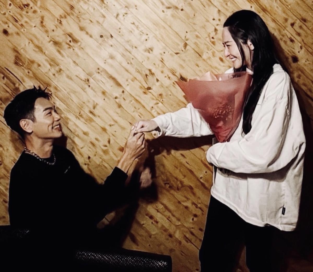 禾浩辰求婚成功!鑽戒套牢吳品潔 開心喊:SHE SAID YES